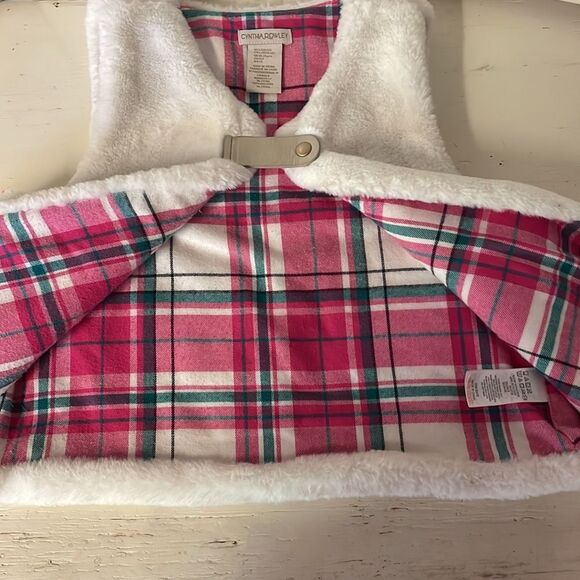 Girl’s 10/12 Cynthia Rowley reversible fuzzy soft white vest w/pink plaid lining - Picture 6 of 10
